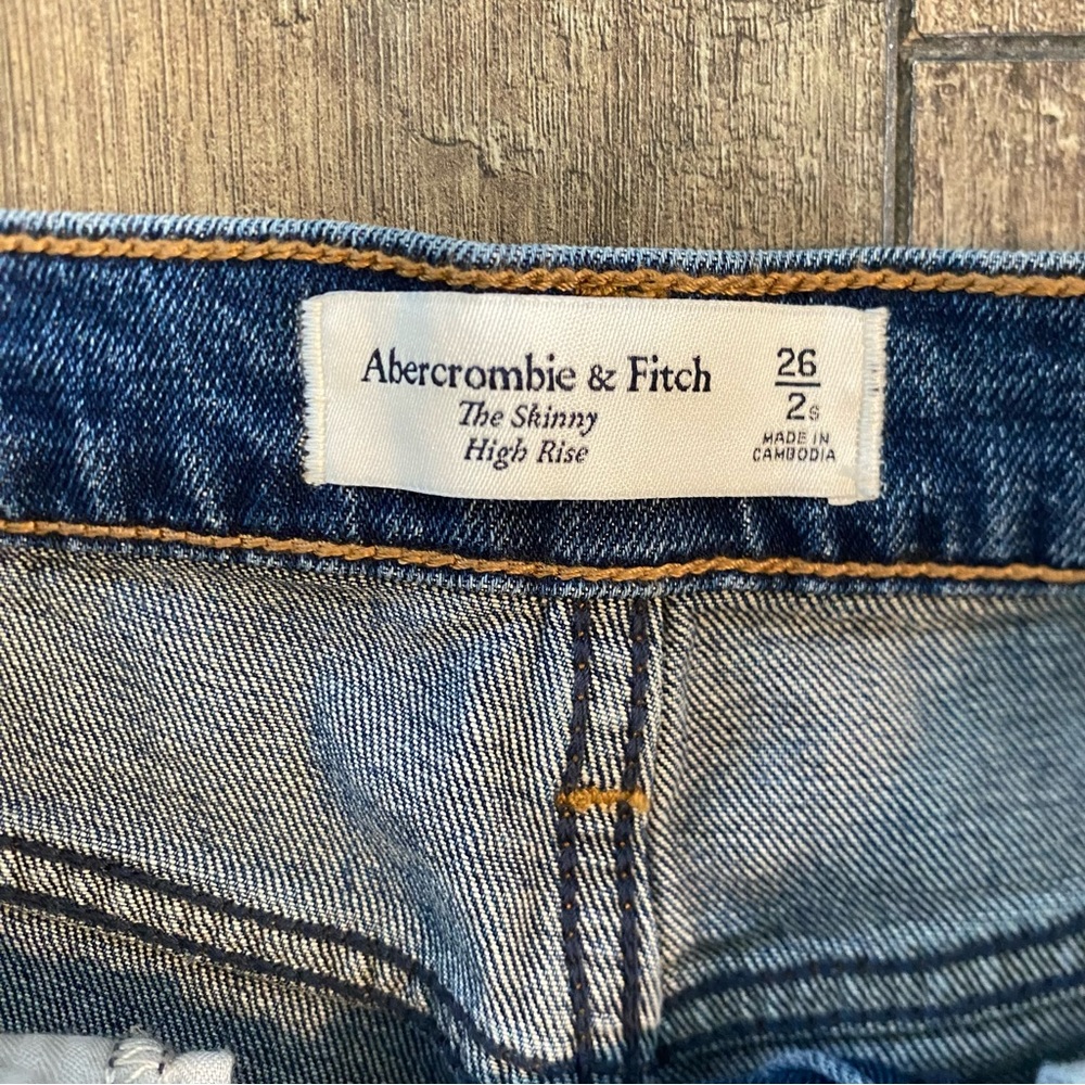 nwt abercrombie high rise skinny jean medium wash distressed size 26/2 regular - Picture 4 of 8